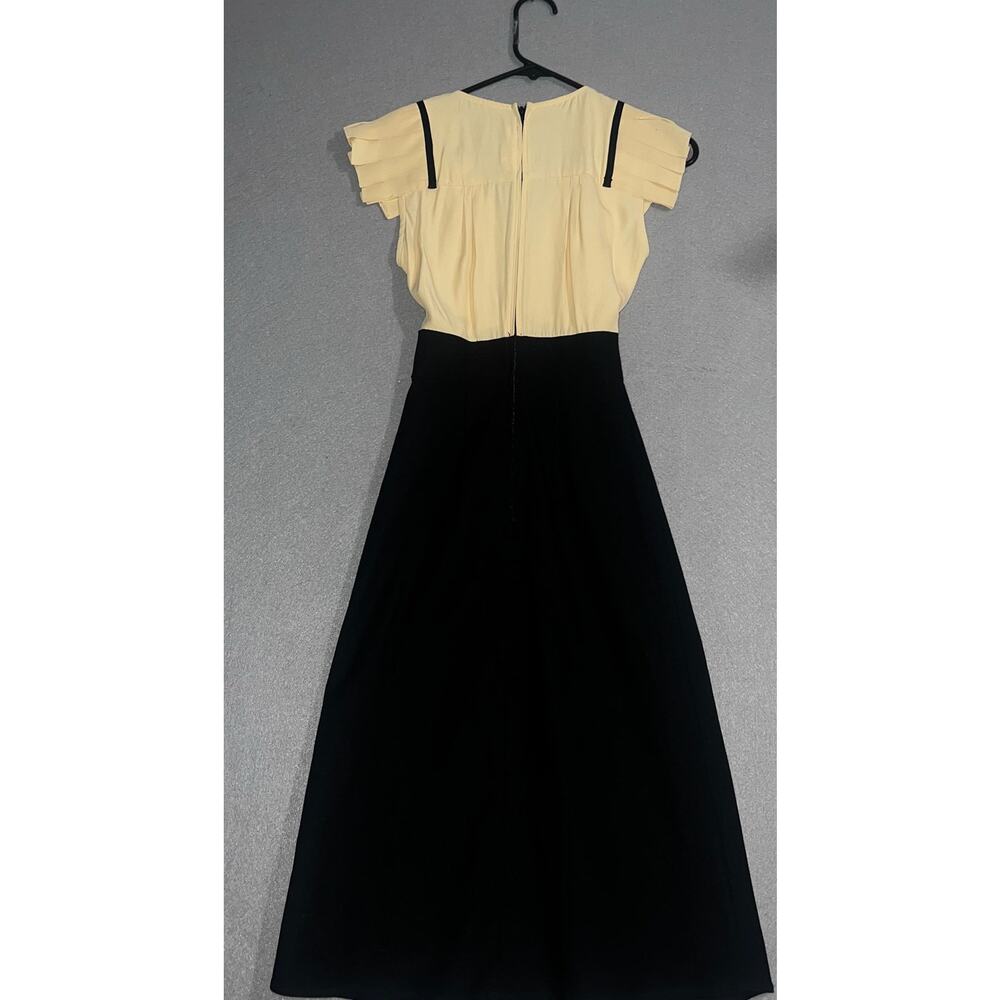 Stop Staring Dress Women’s XS Beige Black Belted Two Tone Pleated Pin Up - Picture 2 of 4